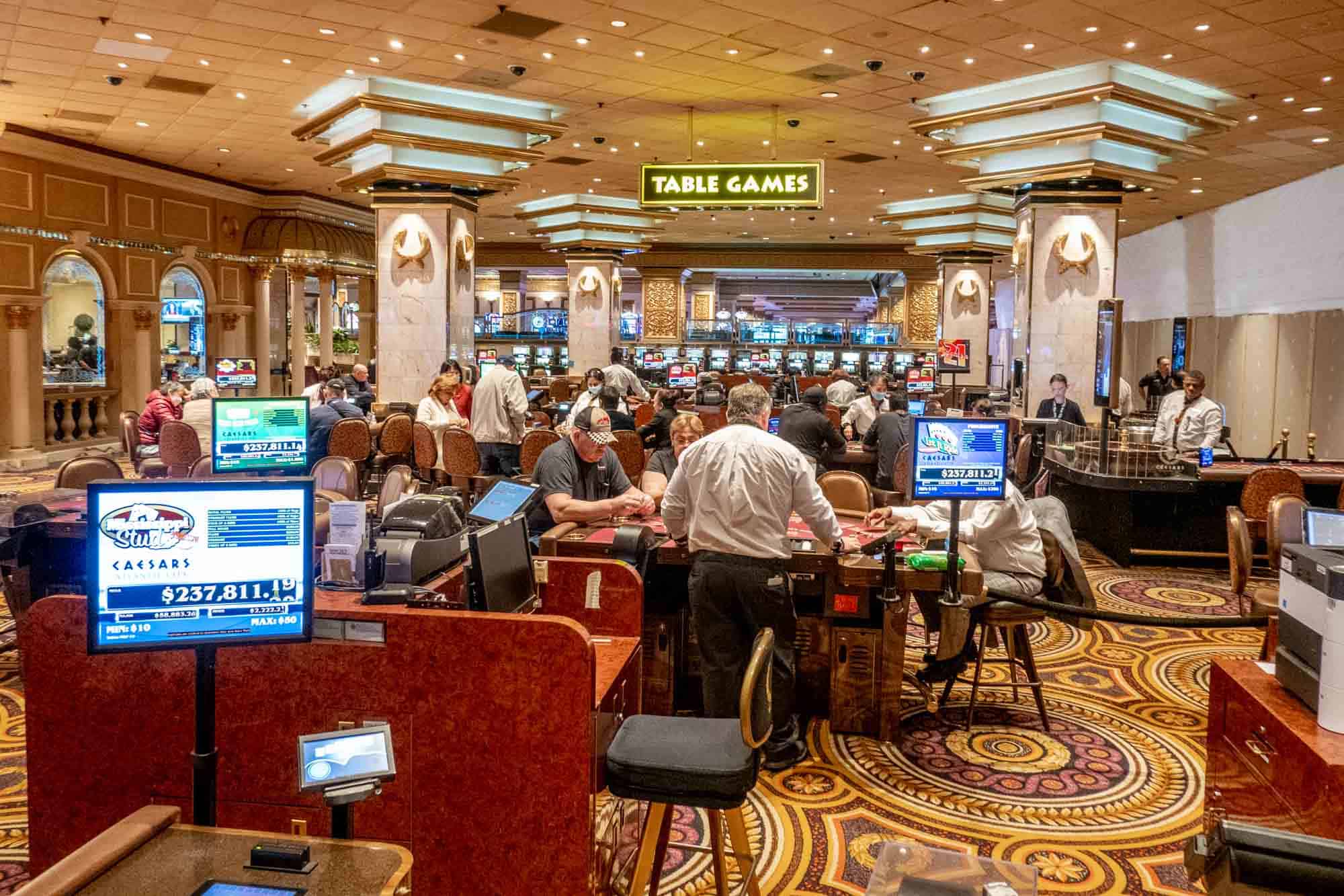 Blackjack'ta Kazanma İhtişamı: Stratejik Bahis Teknikleri